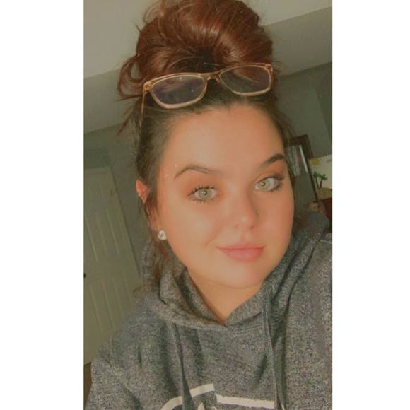 Meet your Posher, Kortni - Picture 1 of 1